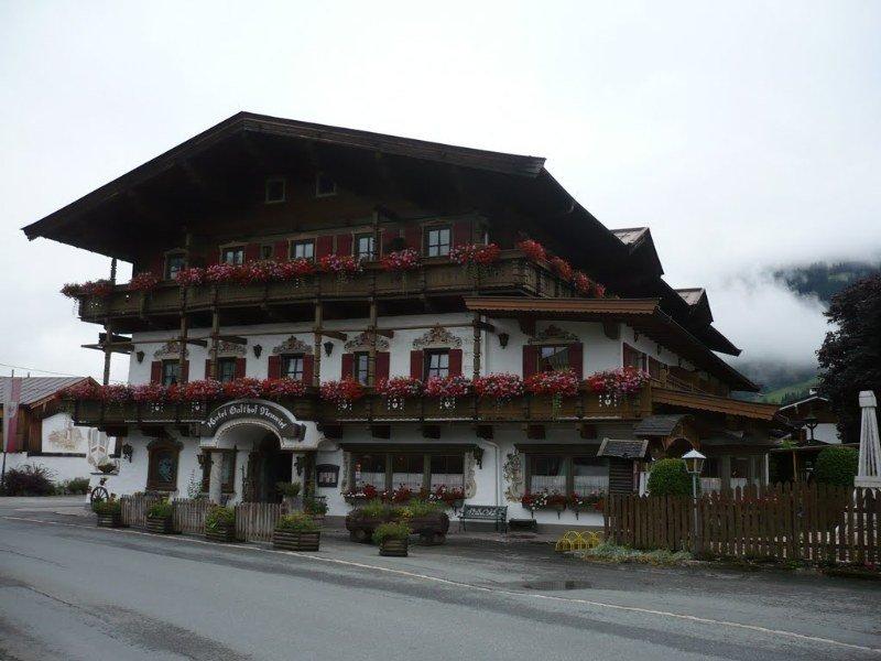 Kaiserhotel Neuwirt Oberndorf in Tirol Buitenkant foto