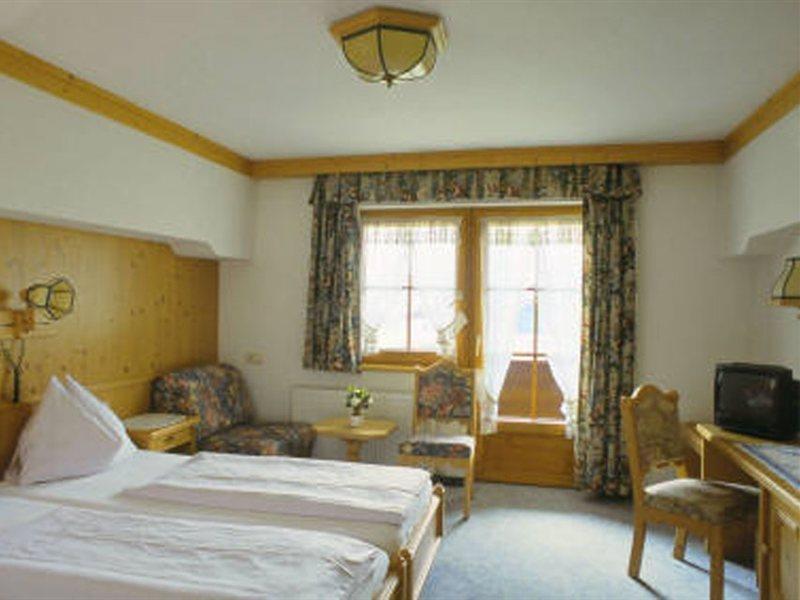 Kaiserhotel Neuwirt Oberndorf in Tirol Buitenkant foto